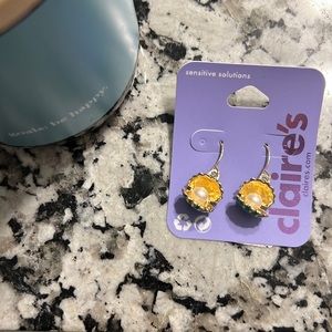 NWT shell pearl earrings